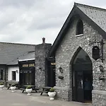 Auburn & Leisure Centre Отель Эннис