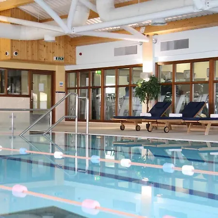 Отель Auburn & Leisure Centre Эннис