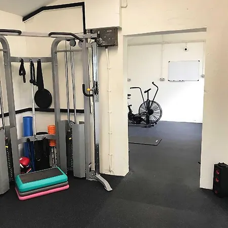 فندق Auburn & Leisure Centre 3*