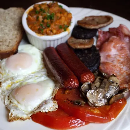 فندق Auburn & Leisure Centre 3*