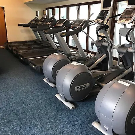 فندق Auburn & Leisure Centre