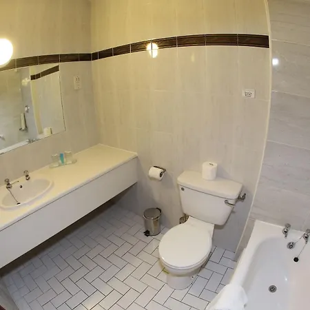 Auburn & Leisure Centre Hotel 3*