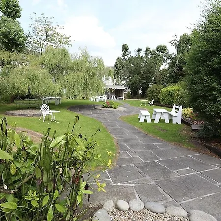 Auburn & Leisure Centre فندق