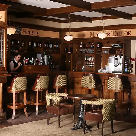 Auburn & Leisure Centre 3*