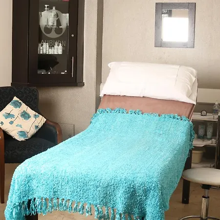 Auburn & Leisure Centre Hotel 3*