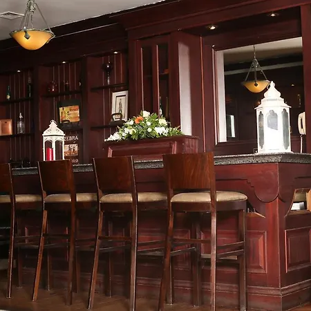 فندق Auburn & Leisure Centre اينيس