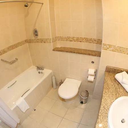 Auburn & Leisure Centre فندق