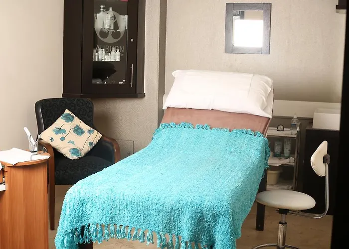 Auburn & Leisure Centre מלון 3*