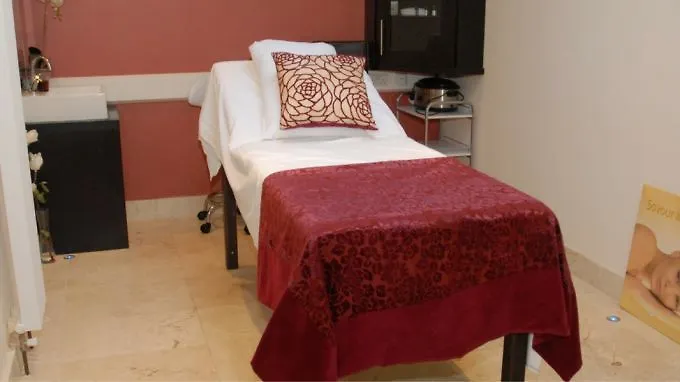 Hotel Auburn & Leisure Centre