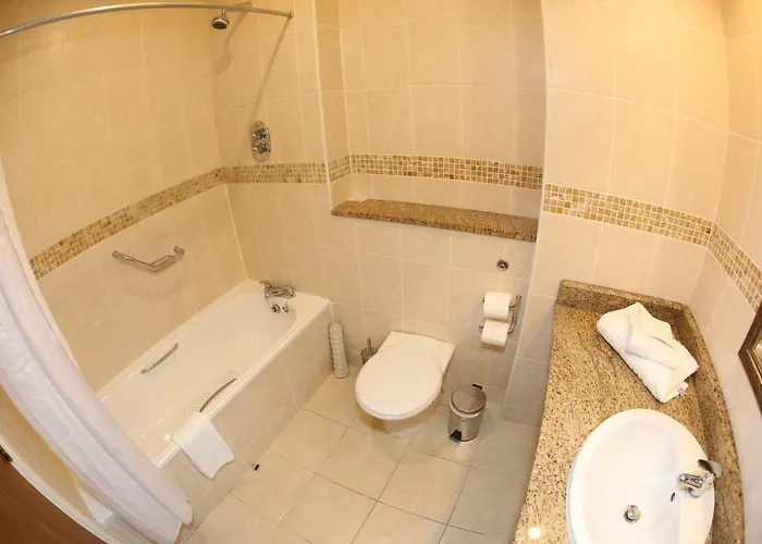 Auburn & Leisure Centre Hotel